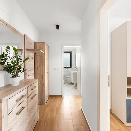 Apartment Em