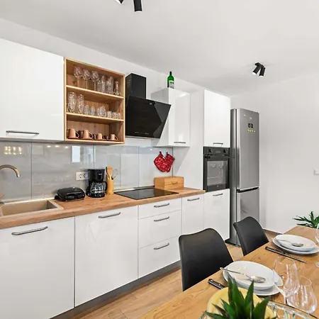 Apartment Em *