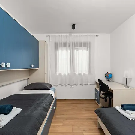 Apartment Em
